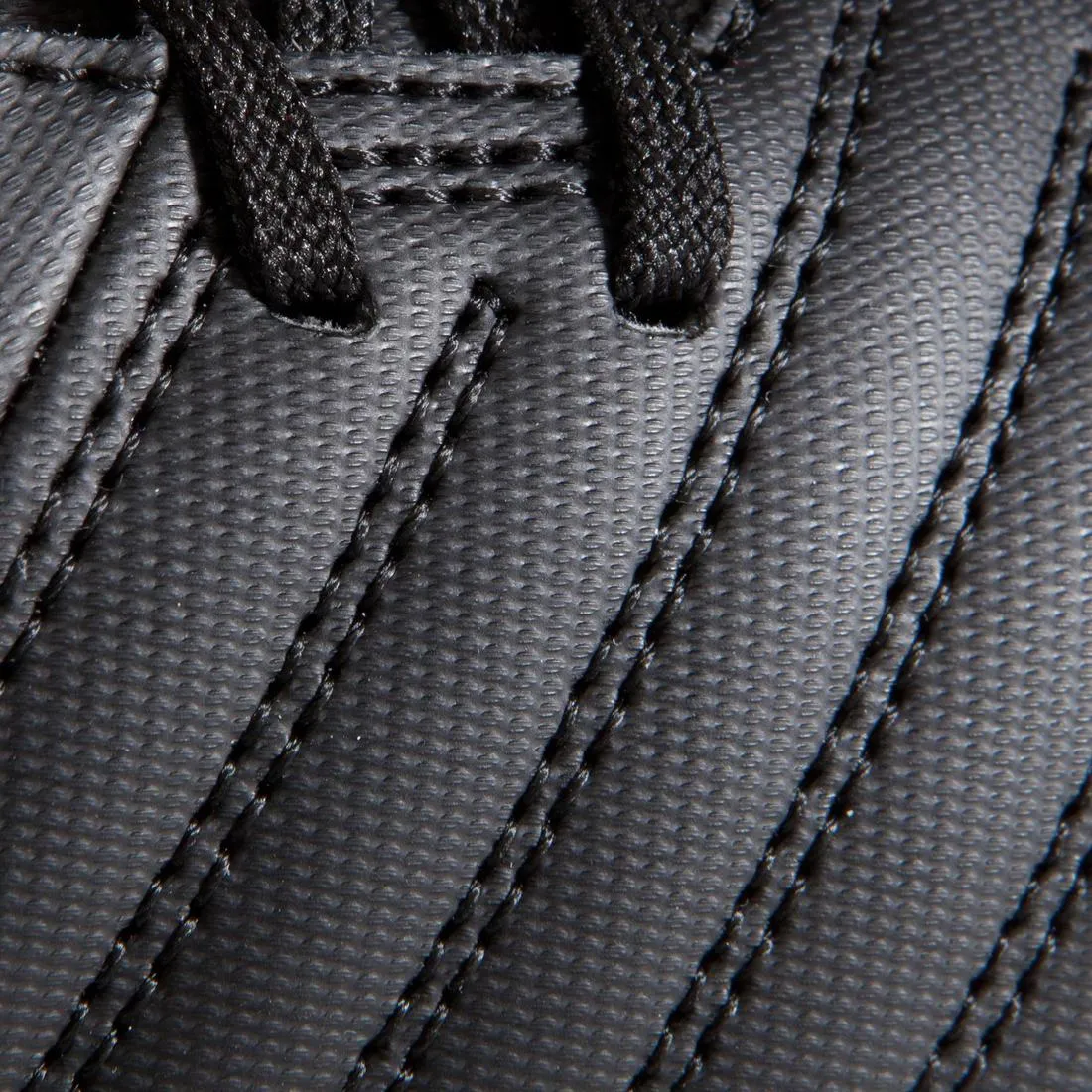 Adult dry pitch football boots, black