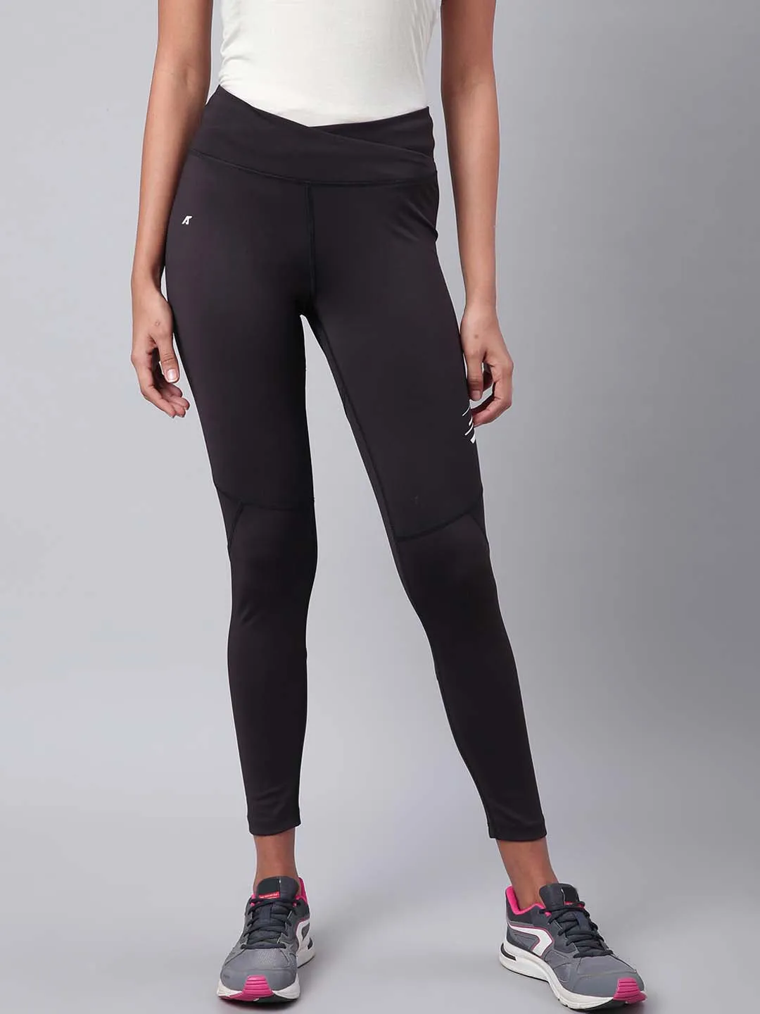 Alcis Women Black Drytech  Solid Cropped Training Tights