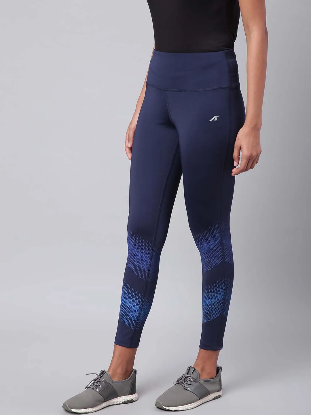 Alcis Women Navy Blue Solid Secure Fit Cropped Training Tights