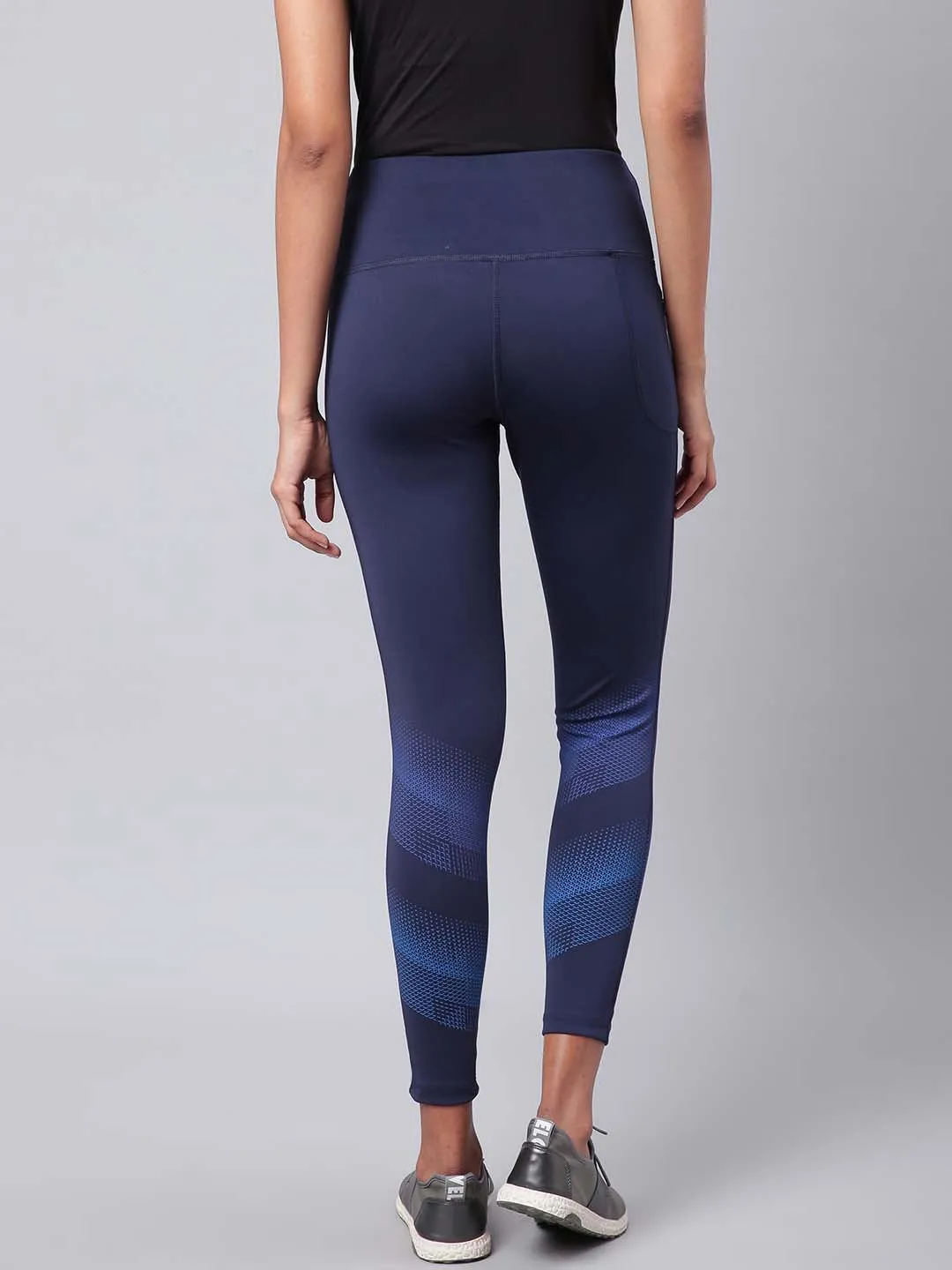Alcis Women Navy Blue Solid Secure Fit Cropped Training Tights