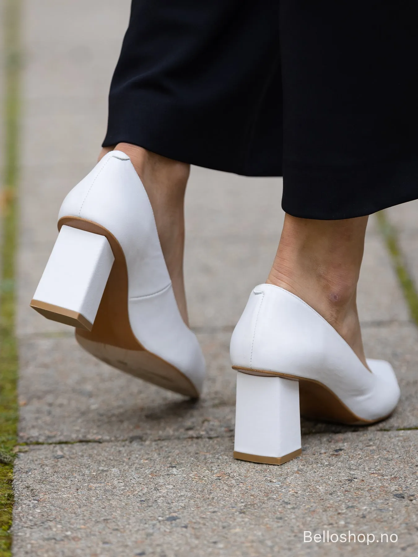 Bello Hvit glatt skinn spiss pumps