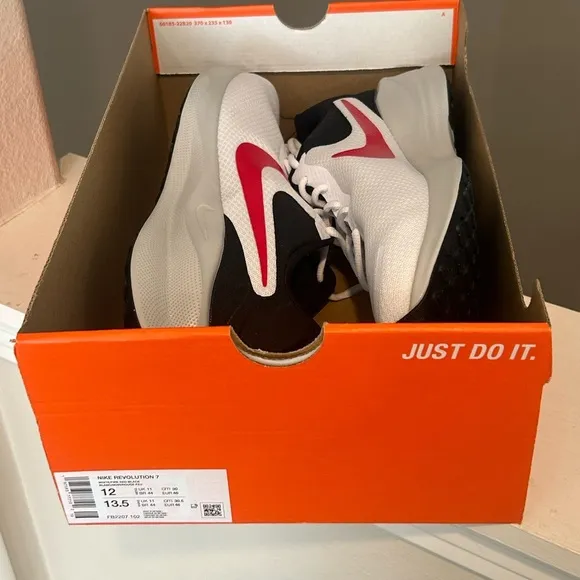 Brand New Nike REVOLUTION 7 Men's Photon Dust Fire Red Running Shoes Sz  12