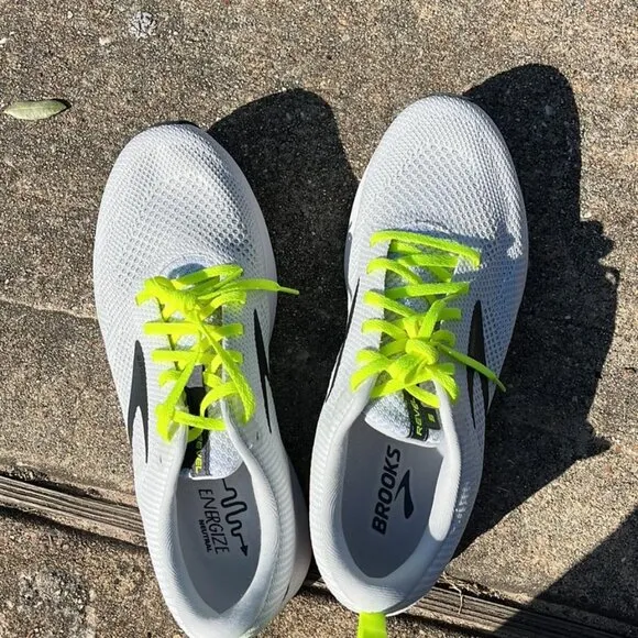 Brooks Revel 5 Men 8 Running Shoes Gray Sneaker size (11.5)