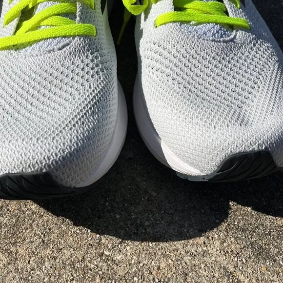 Brooks Revel 5 Men 8 Running Shoes Gray Sneaker size (11.5)