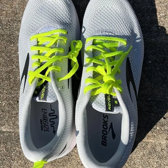 Brooks Revel 5 Men 8 Running Shoes Gray Sneaker size (11.5)