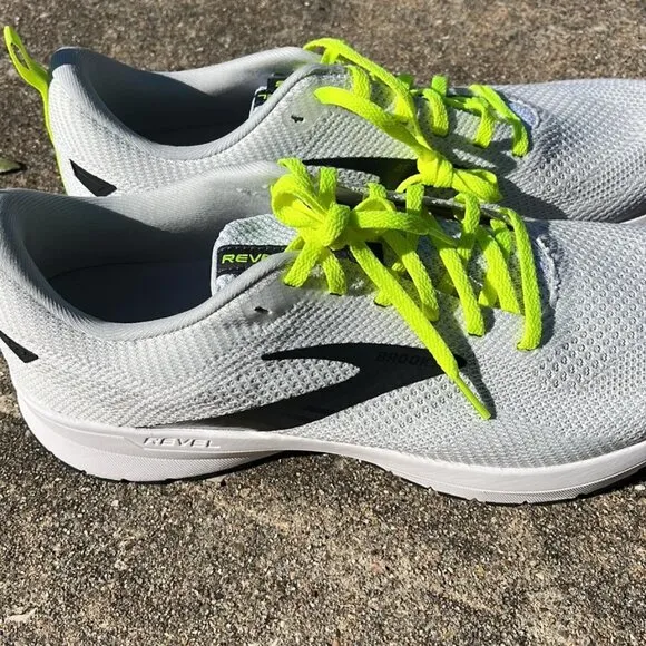 Brooks Revel 5 Men 8 Running Shoes Gray Sneaker size (11.5)