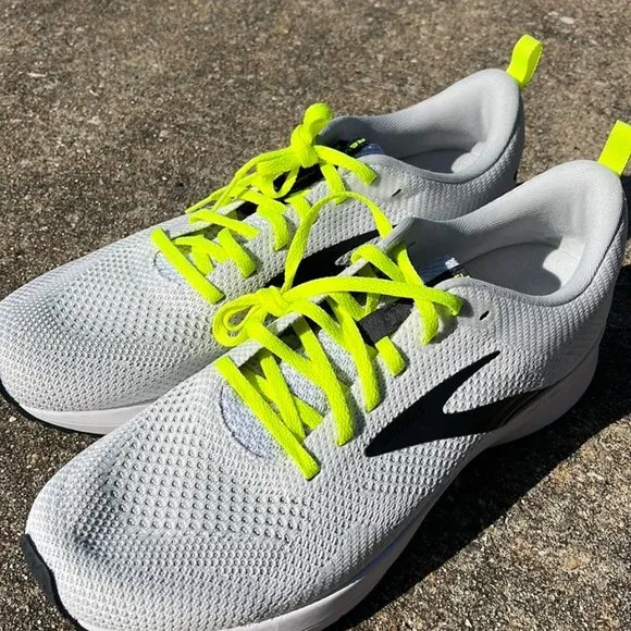 Brooks Revel 5 Men 8 Running Shoes Gray Sneaker size (11.5)