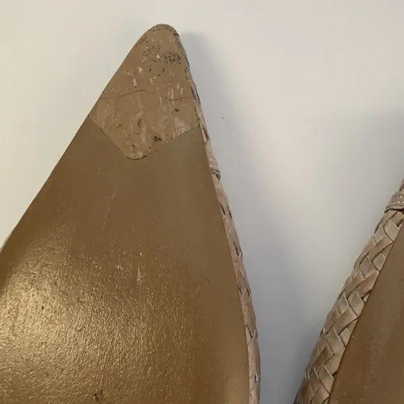 COLE HAAN 9.5B slip-on beige tan pumps in good condition