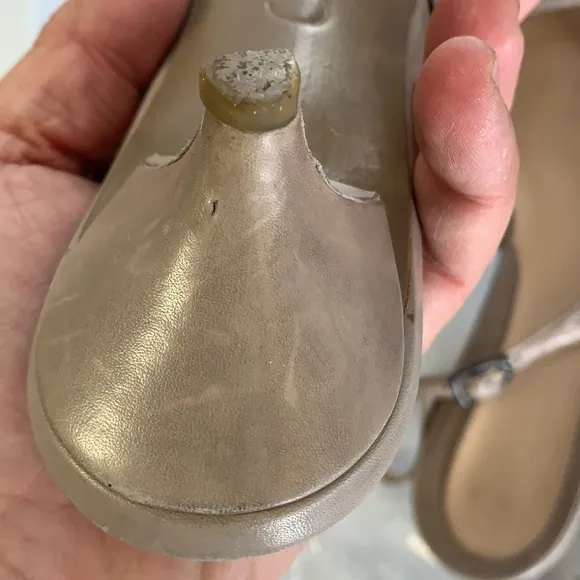 COLE HAAN 9.5B slip-on beige tan pumps in good condition