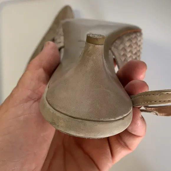 COLE HAAN 9.5B slip-on beige tan pumps in good condition