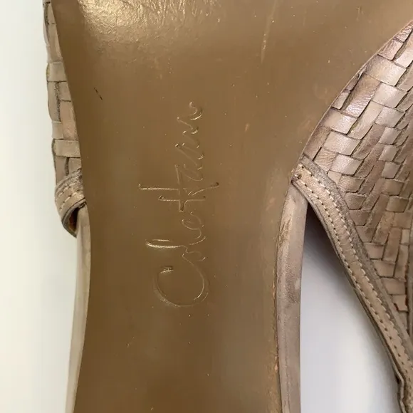 COLE HAAN 9.5B slip-on beige tan pumps in good condition