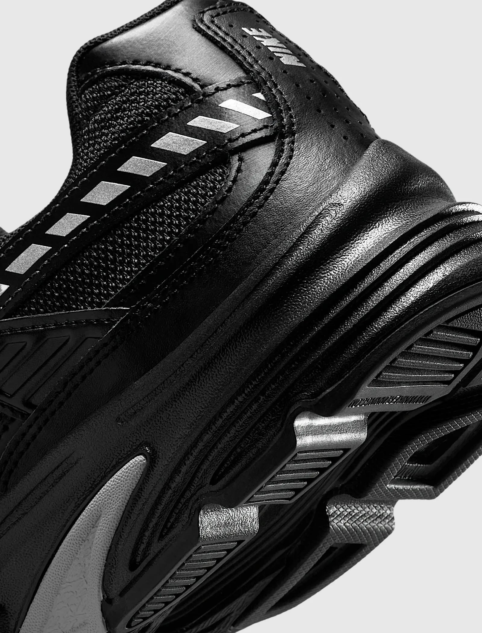 INITIATOR "BLACK/ METALLIC SILVER"