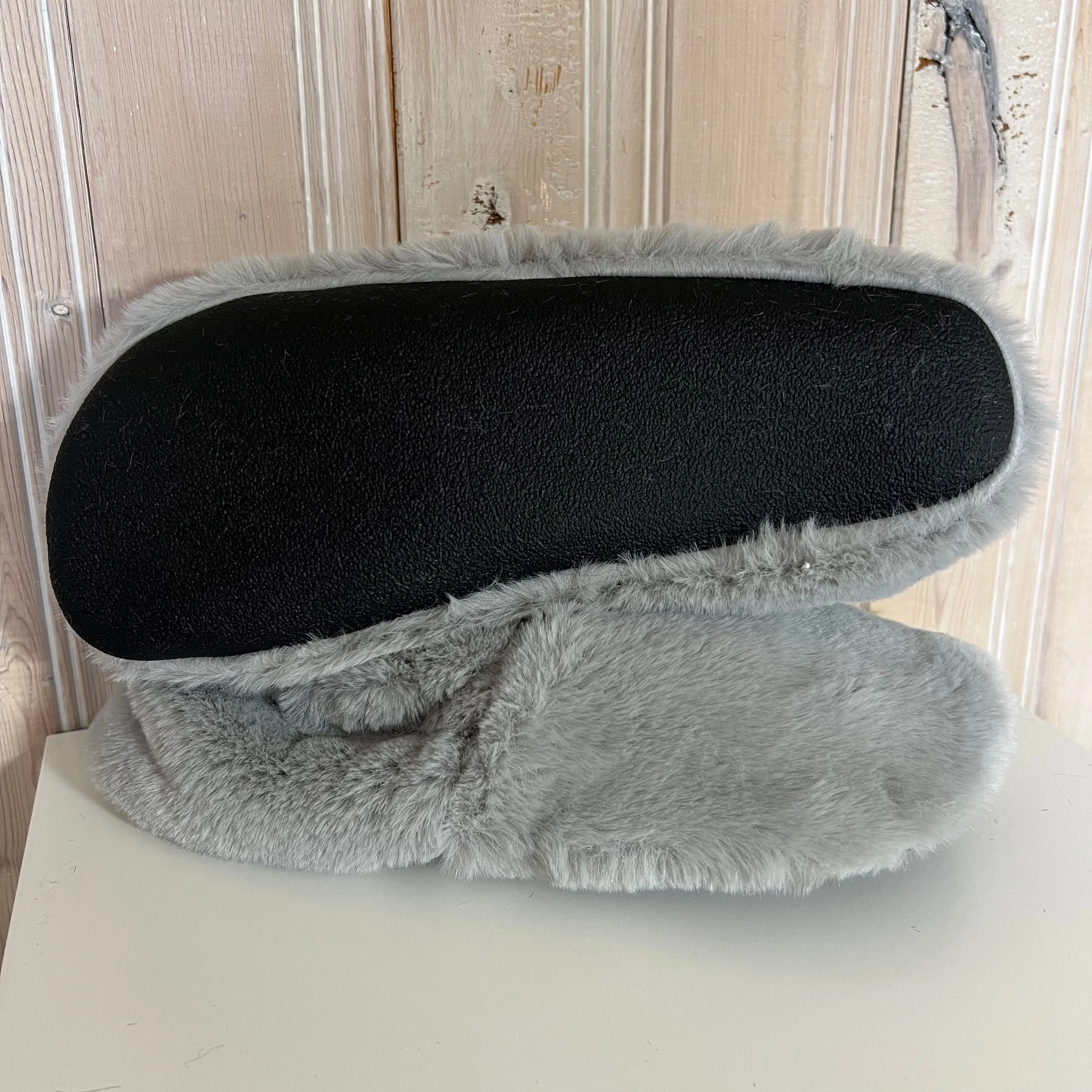 JadyLadys - Furry grey slip on shoe