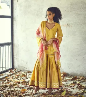 Khara Kapas Tribeca gold foil dots gota Rangeen Odhni dupatta KW620 Festive