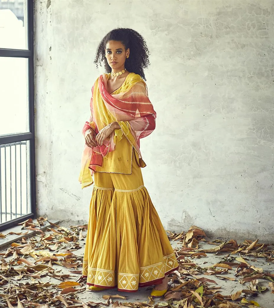 Khara Kapas Tribeca gold foil dots gota Rangeen Odhni dupatta KW620 Festive