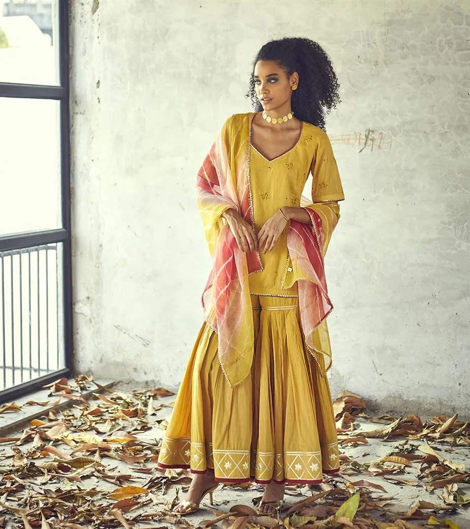 Khara Kapas Tribeca gold foil dots gota Rangeen Odhni dupatta KW620 Festive