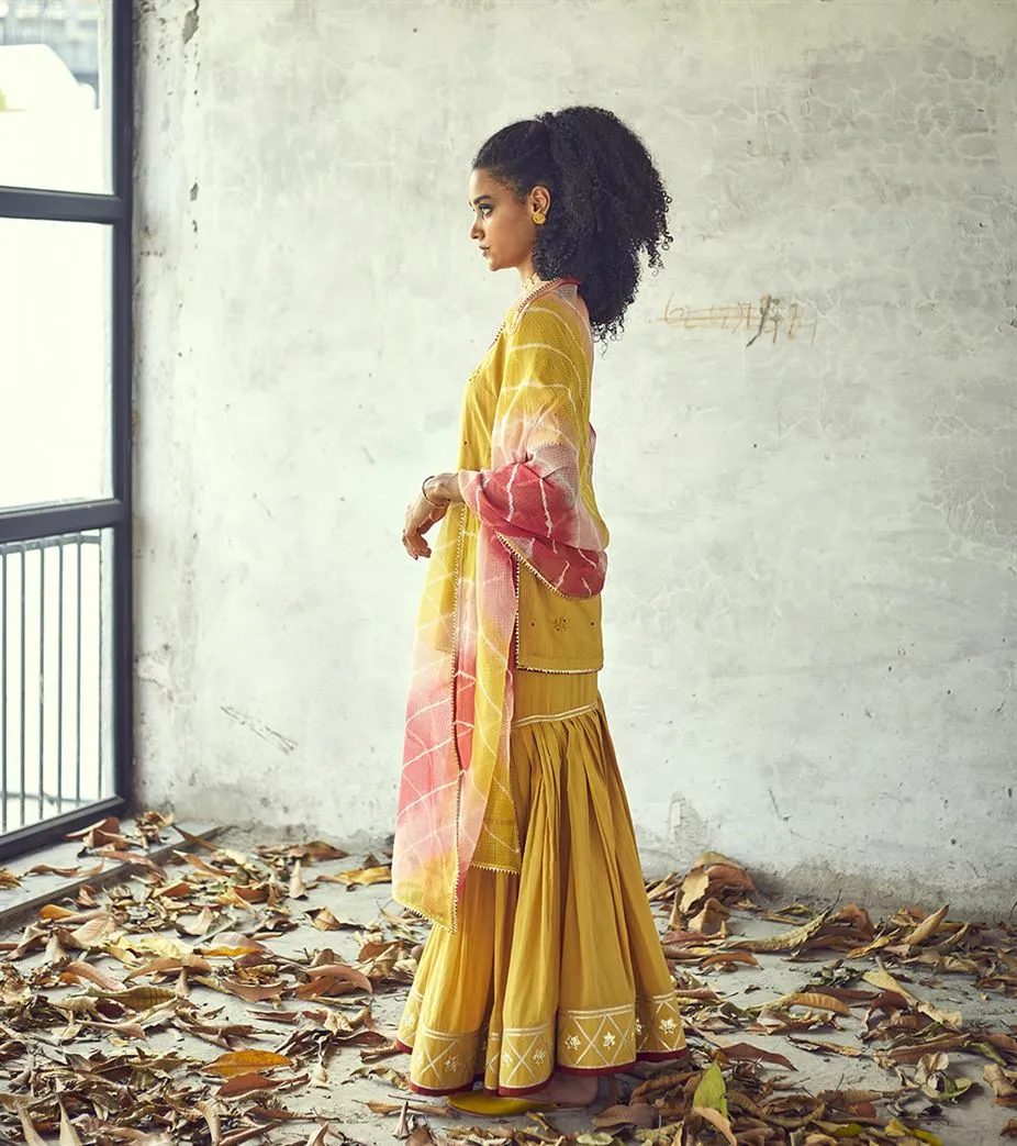 Khara Kapas Tribeca gold foil dots gota Rangeen Odhni dupatta KW620 Festive