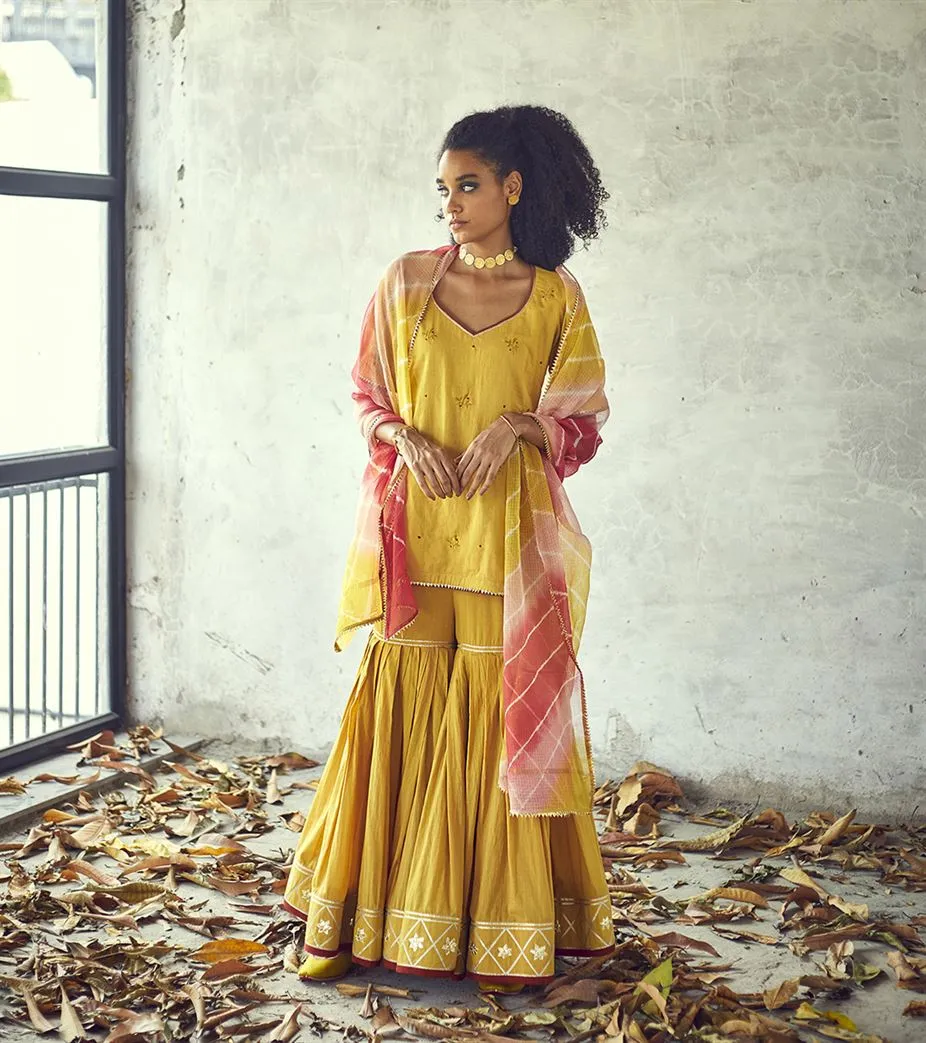 Khara Kapas Tribeca gold foil dots gota Rangeen Odhni dupatta KW620 Festive