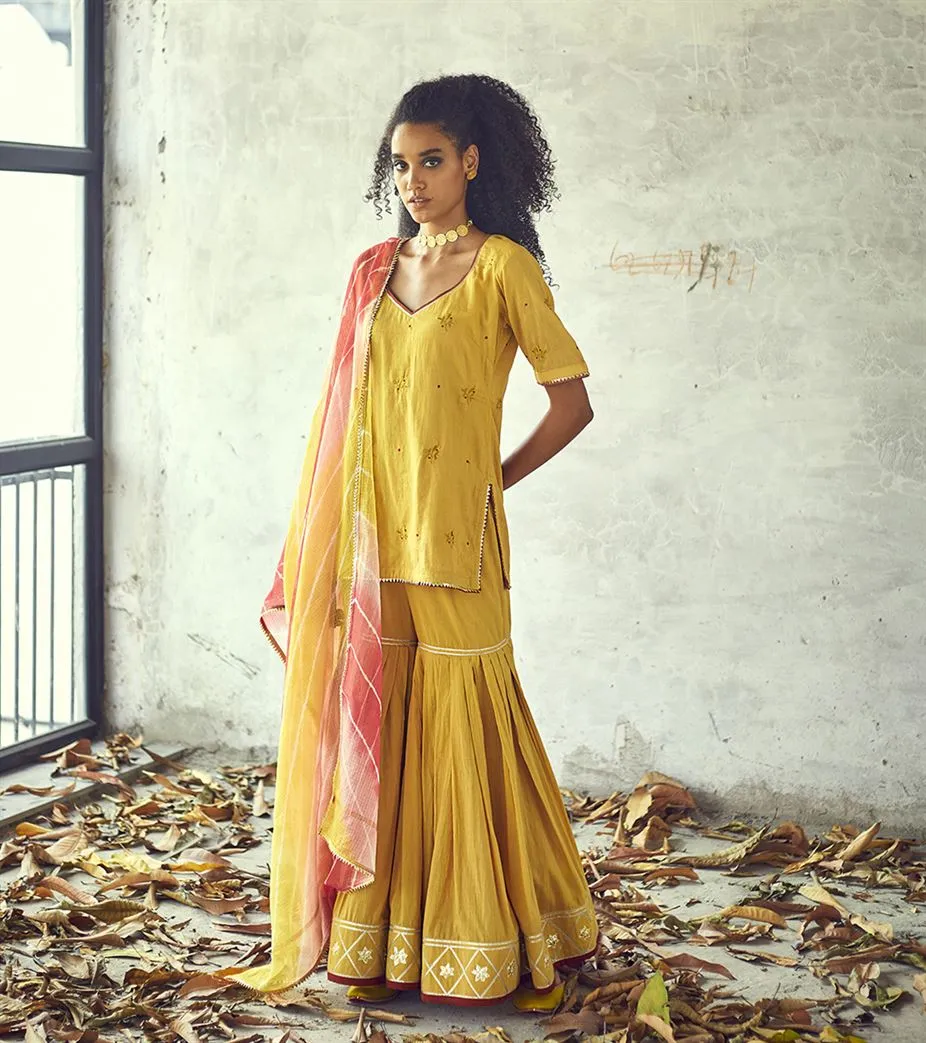 Khara Kapas Tribeca gold foil dots gota Rangeen Odhni dupatta KW620 Festive
