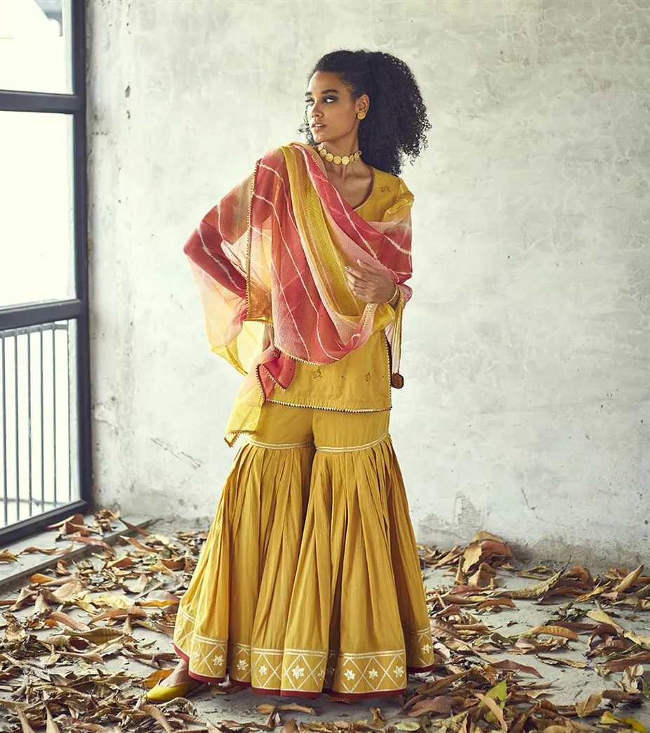 Khara Kapas Tribeca gold foil dots gota Rangeen Odhni dupatta KW620 Festive