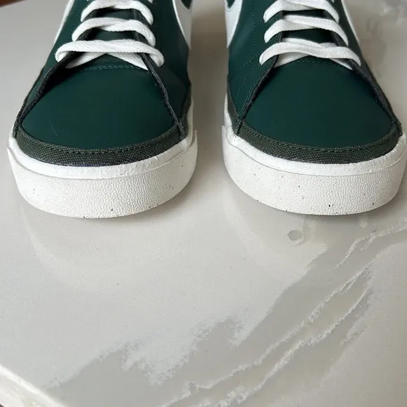 Nike Court Legacy Pro Green and White Sneakers DR9864 300 Mens Sz 10.5
