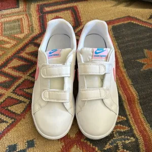 Nike Court Royale - Girls velcro sneakers - Brand New - Never Worn