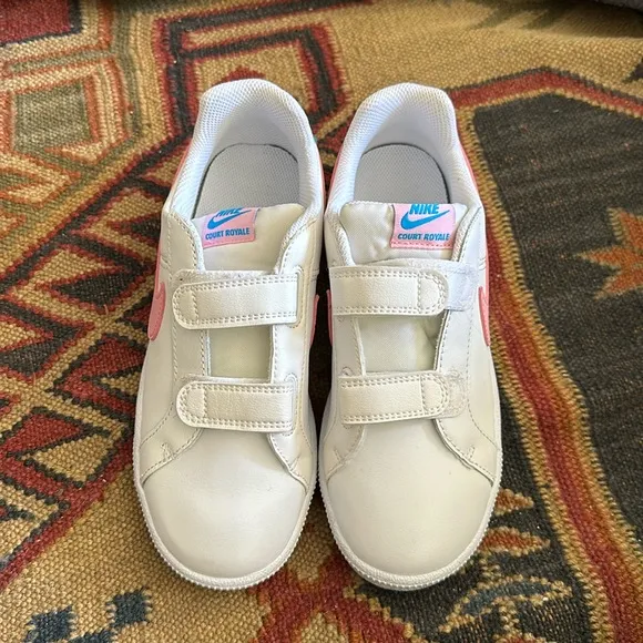 Nike Court Royale - Girls velcro sneakers - Brand New - Never Worn