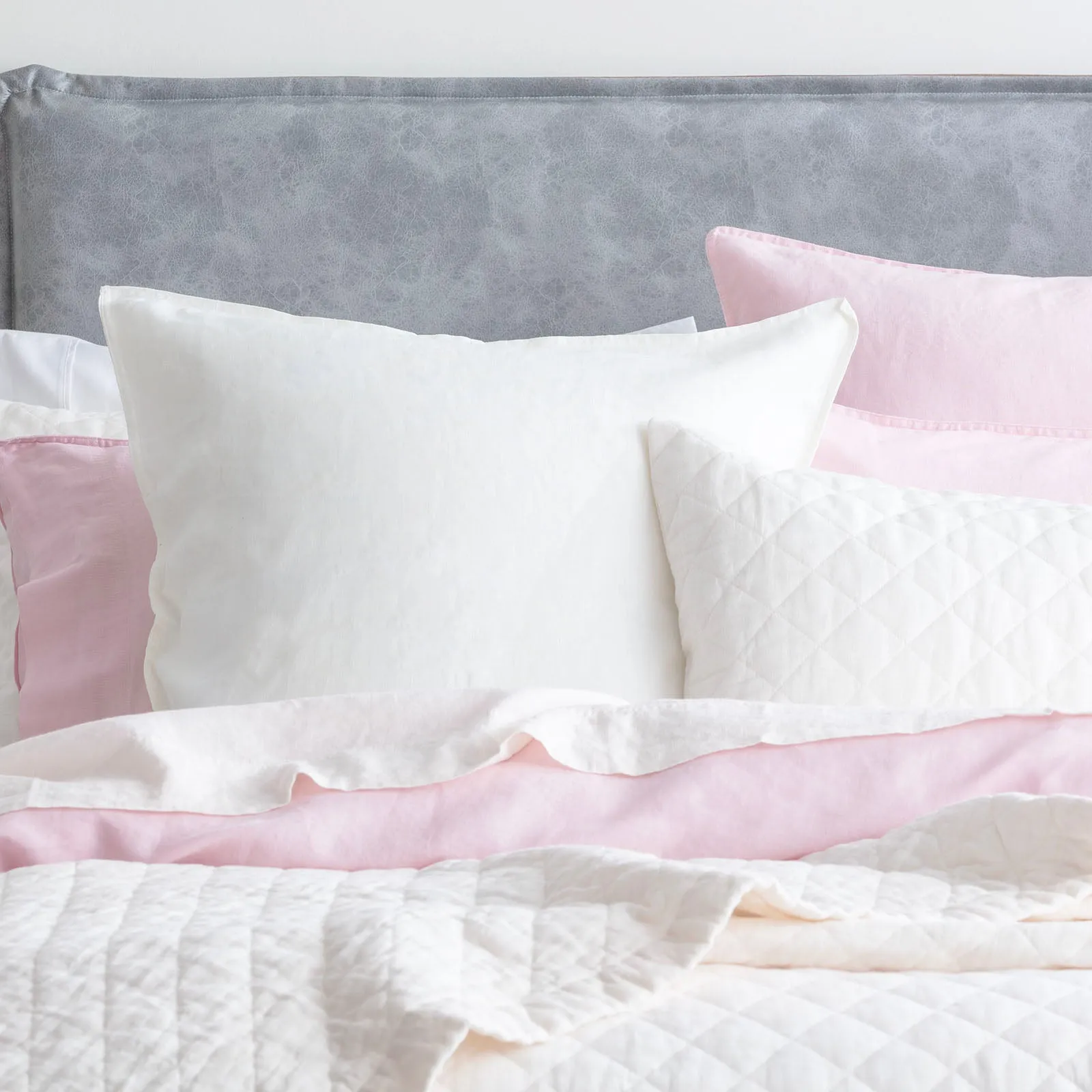 Renee Taylor Cavallo Stone washed French Linen Quilted Bed Coverlet Set - White