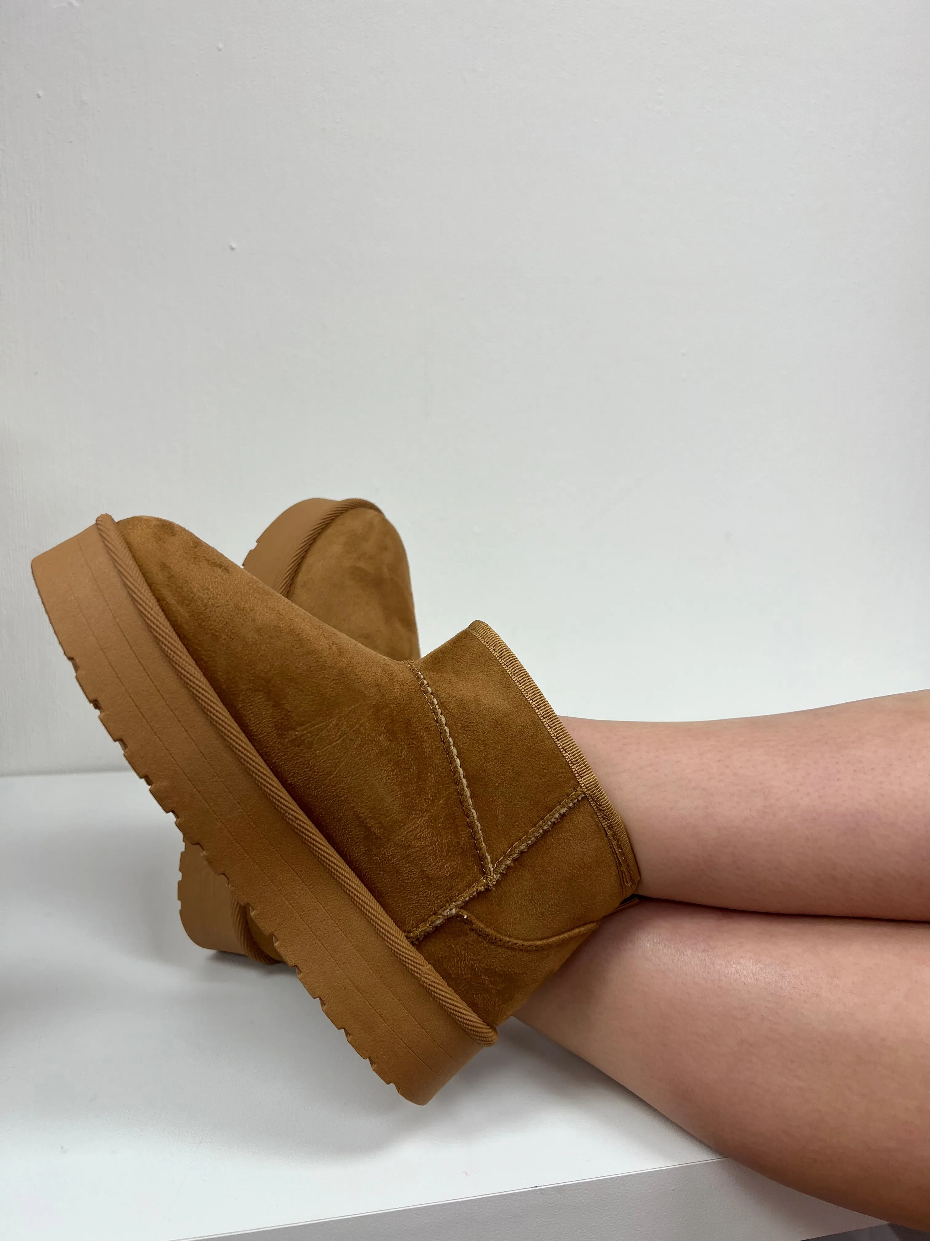 Uggy Boot Tan