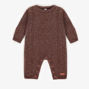 Une-pièce brun de maille en polyester recyclé, naissance  || Brown knitted one-piece in recycled polyester, newborn