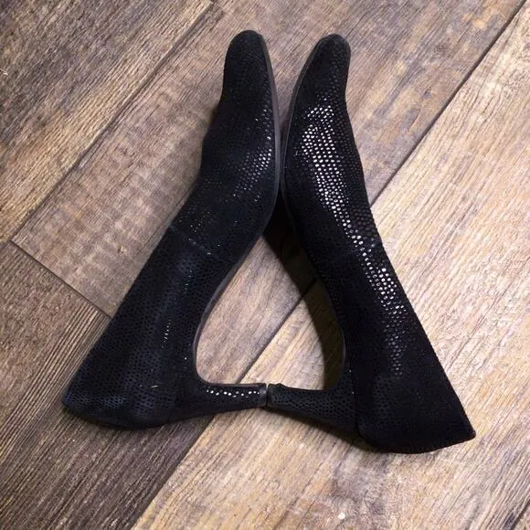Vaneli Dayle Snakeskin Embossed Suede Pumps Black Size 6.5
