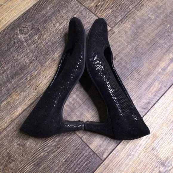 Vaneli Dayle Snakeskin Embossed Suede Pumps Black Size 6.5