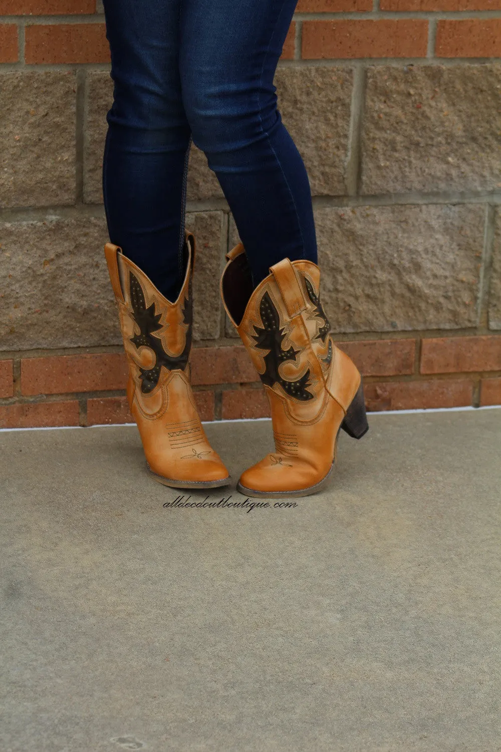 Very Volatile | Rio Grande Cowgirl Boots Camel