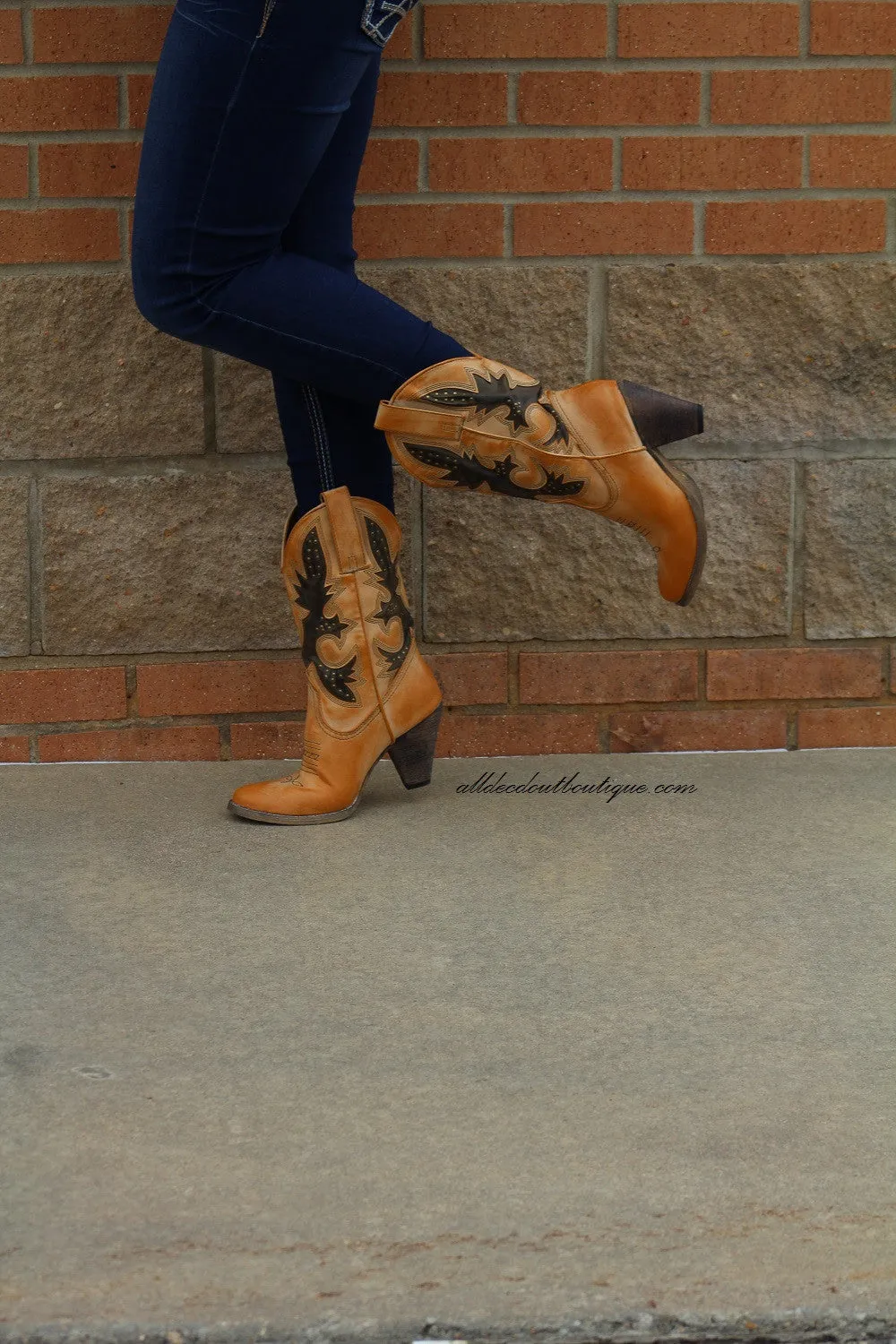 Very Volatile | Rio Grande Cowgirl Boots Camel